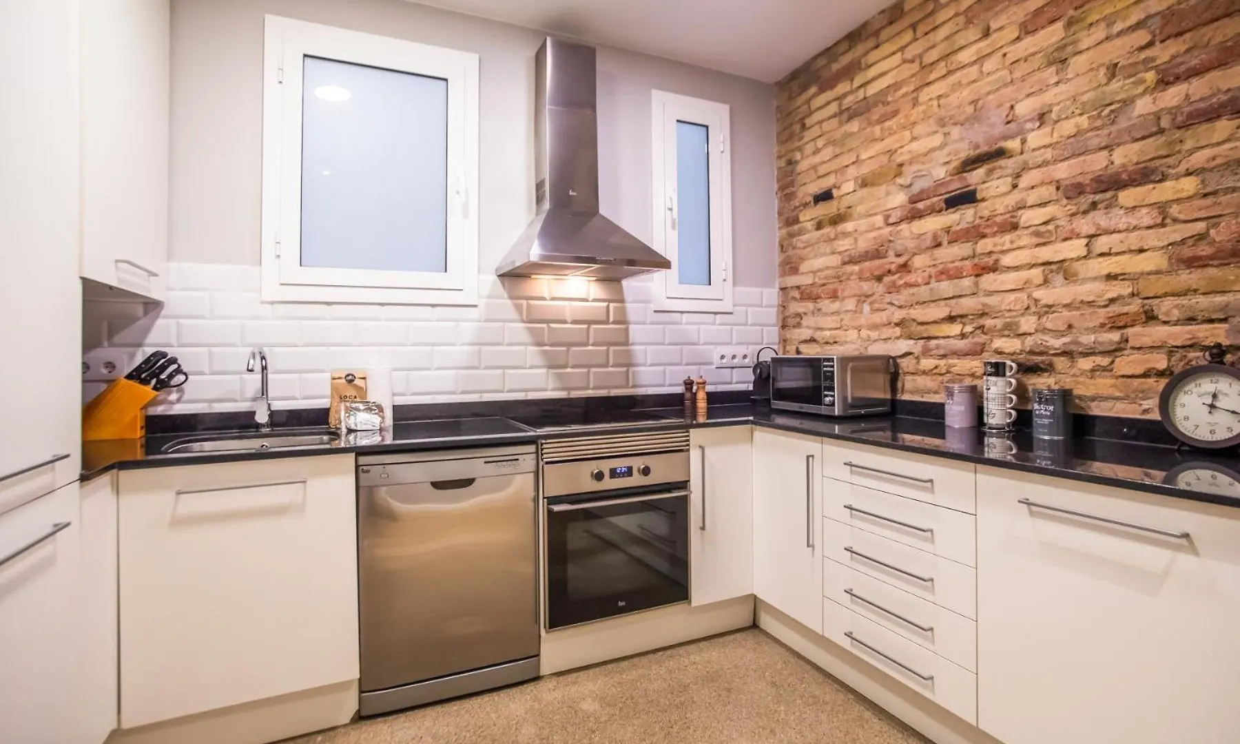 バルセロナE1Mal1079- Fantastic 2Br Flat In The Centerアパートメント 0*, バルセロナ スペイン